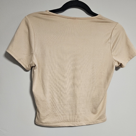 $5 WHEN BUNDLED 🍇 LIVE IN THE MOMENT Baby Tee Size Small - Picture 2 of 7